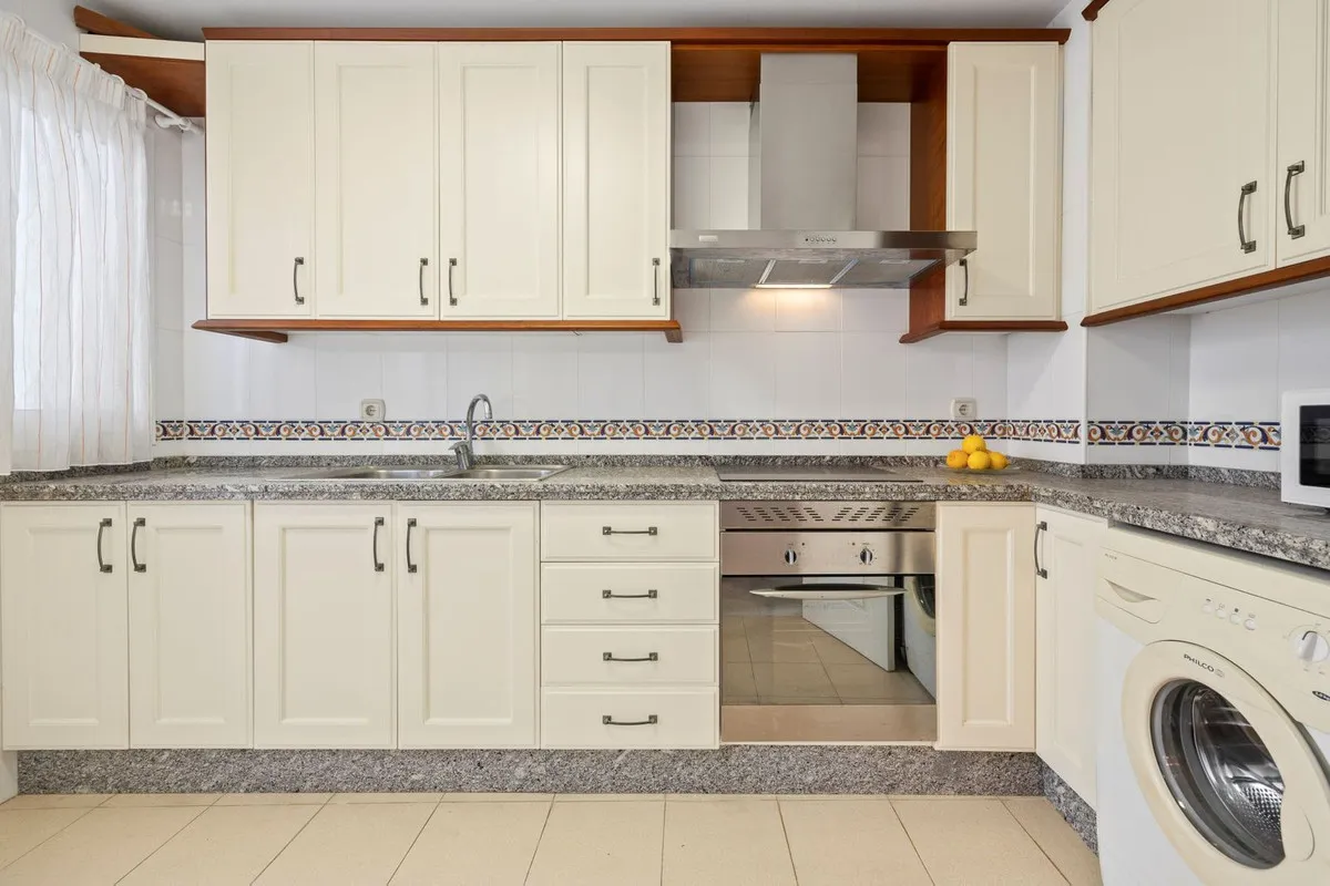 e37266e4-c0bf-48da-ad60-1ddc3aae1f84