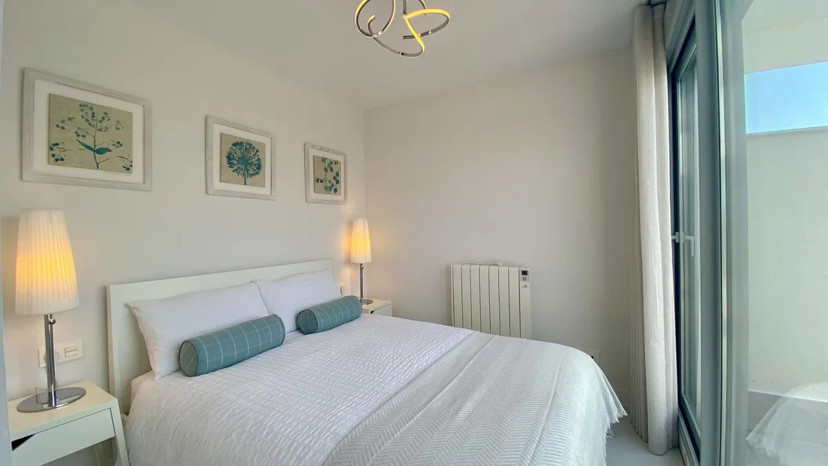 8b595806-f70b-4d09-b8ee-c9cf1099acd4