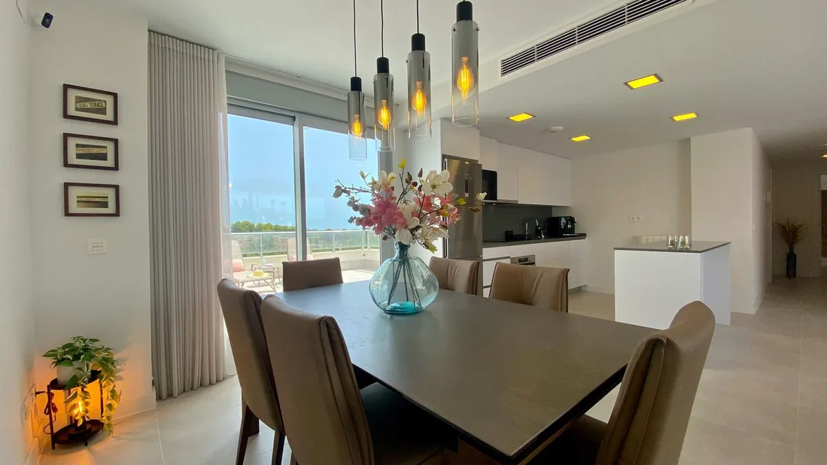 cd6fc70e-9128-4451-8edf-813c2b9e933b