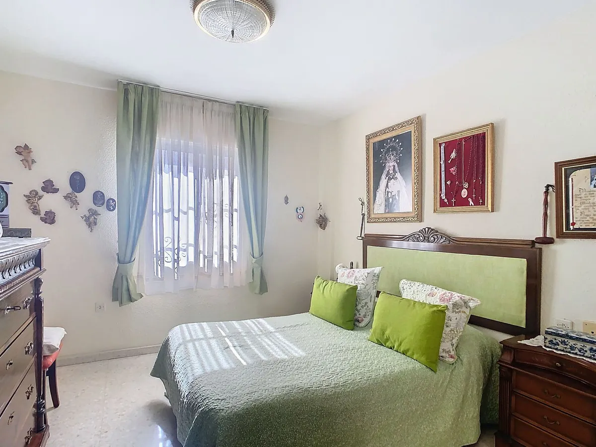 f17d7720-c2c0-4084-b261-e81a49351023