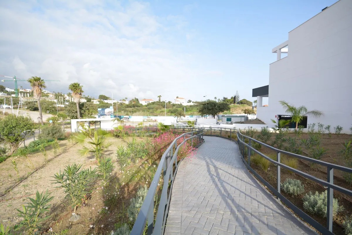 fb6e6b17-8c2c-4593-bacf-7e2842c3d42b