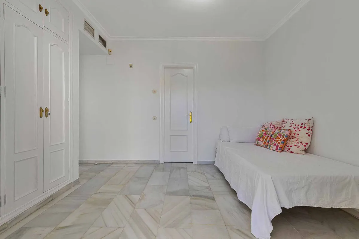 16916574-72b8-4277-a213-f10f50cb10b4