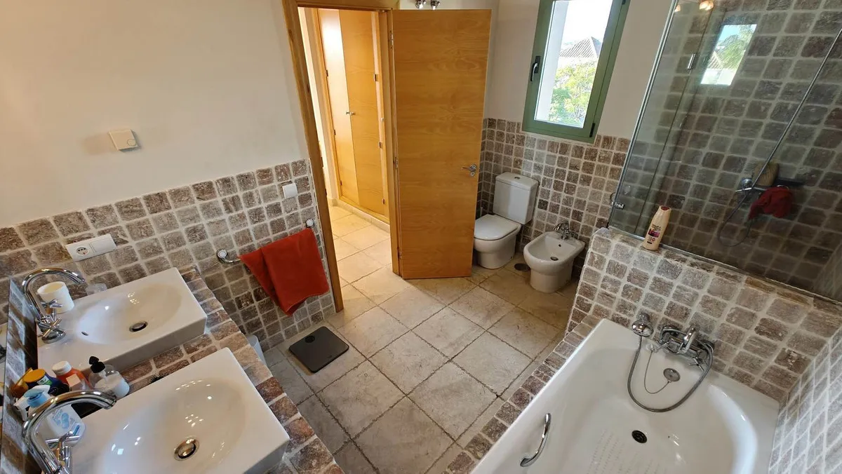 1751d04d-e298-4d28-94fb-014d7f616d8d