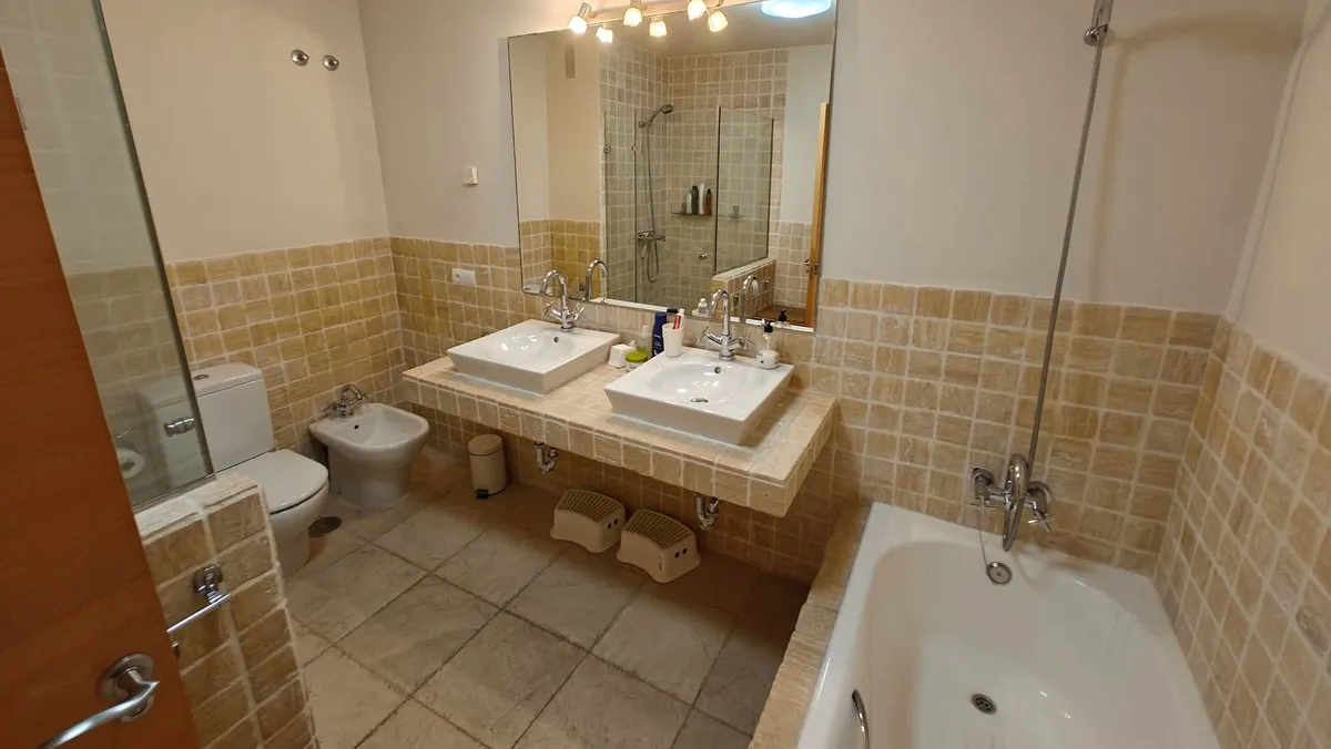 43fb3c85-b37e-472d-9293-e8b499ac7646