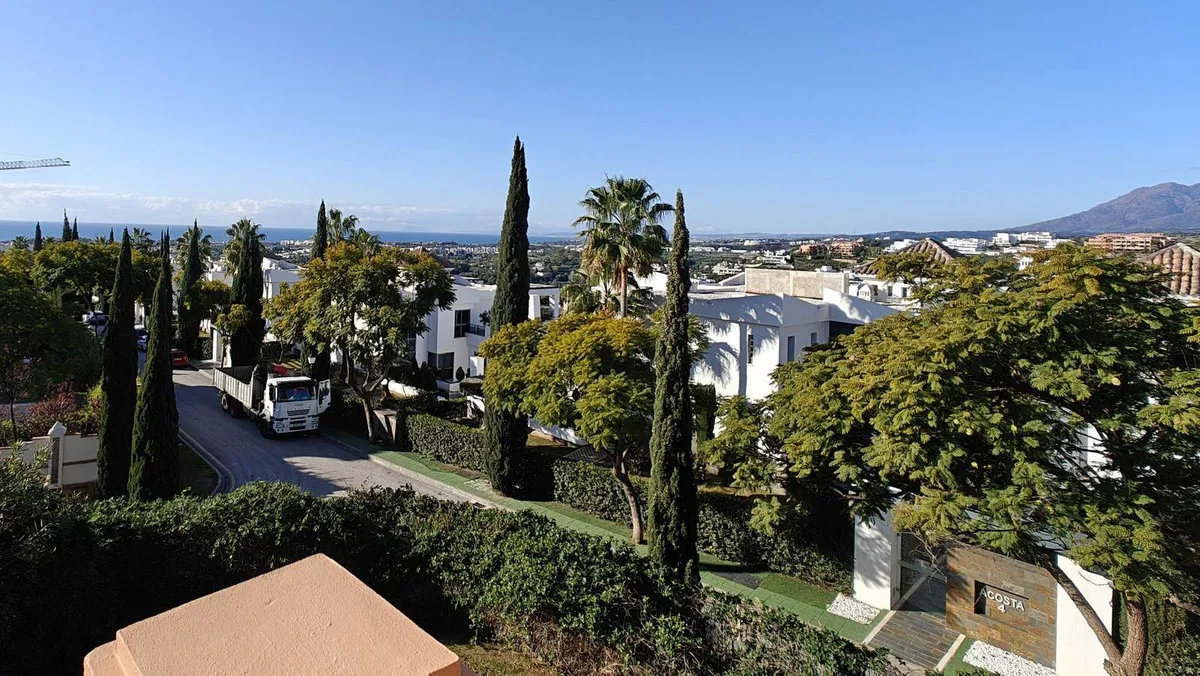 560a30ea-5c0c-404a-843e-54204c7d1d58