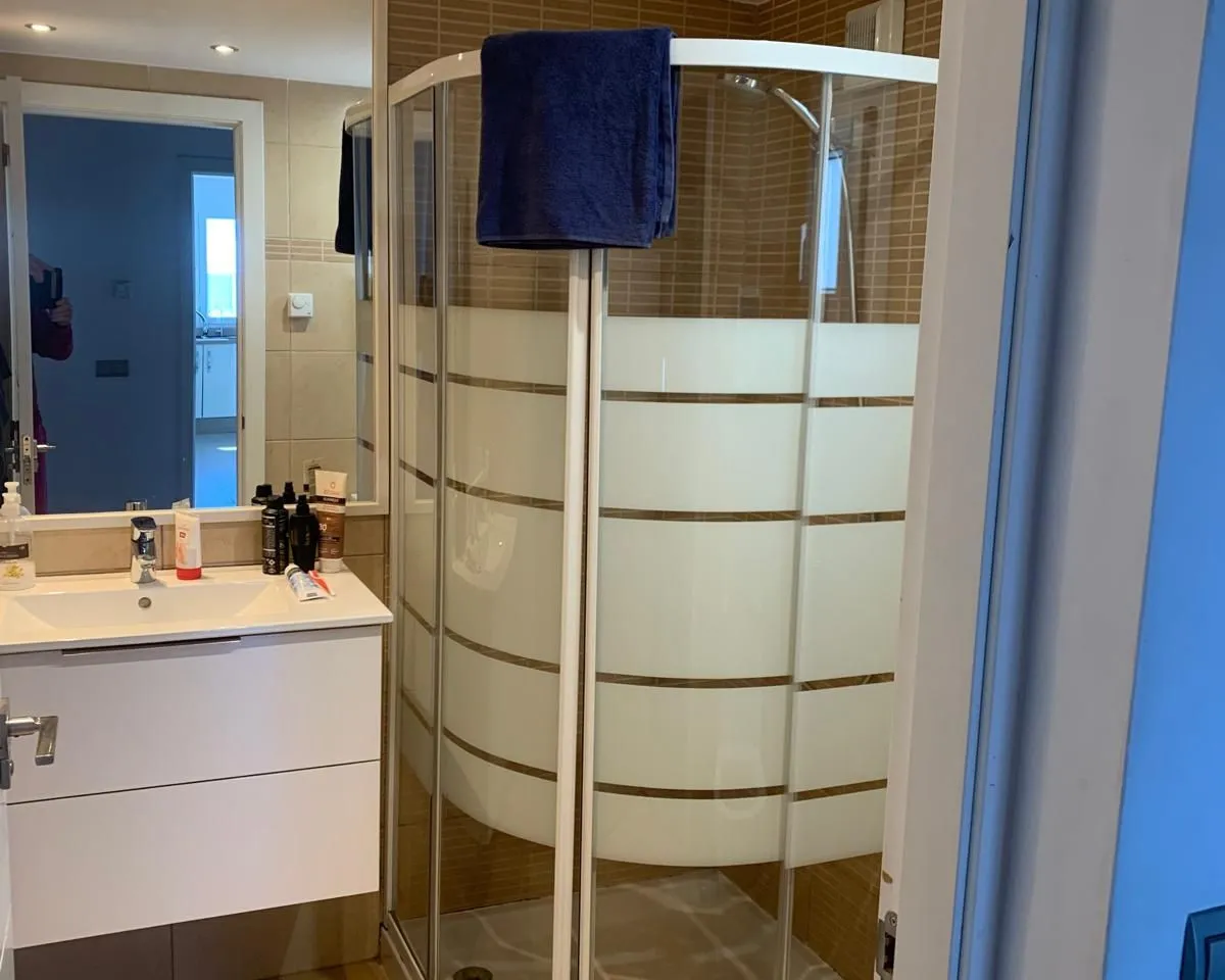 b643a8eb-7da4-49a2-8f61-81acd6695294