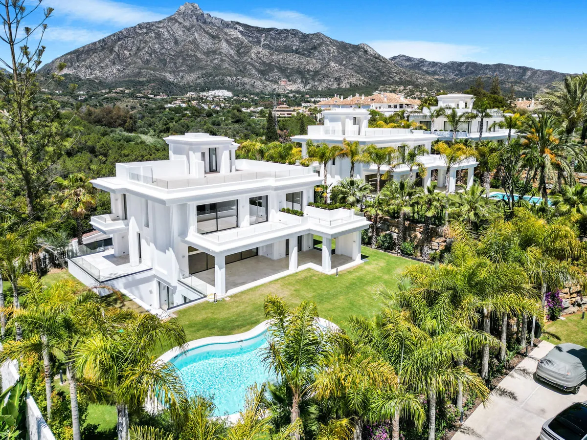 Luxurious 6-Bedroom Villa on Marbella’s Golden Mile