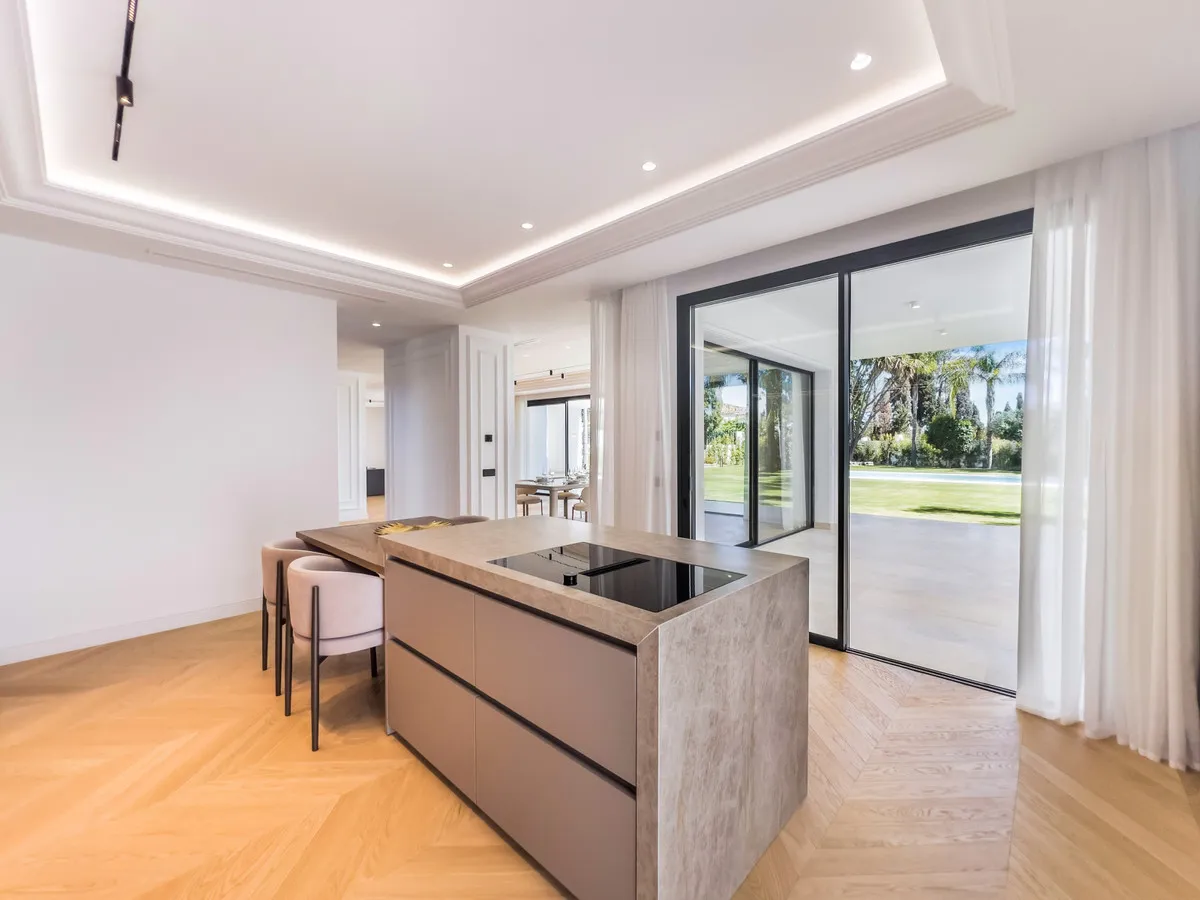 e8bc2b81-1a29-4daf-ac80-454202a1251a