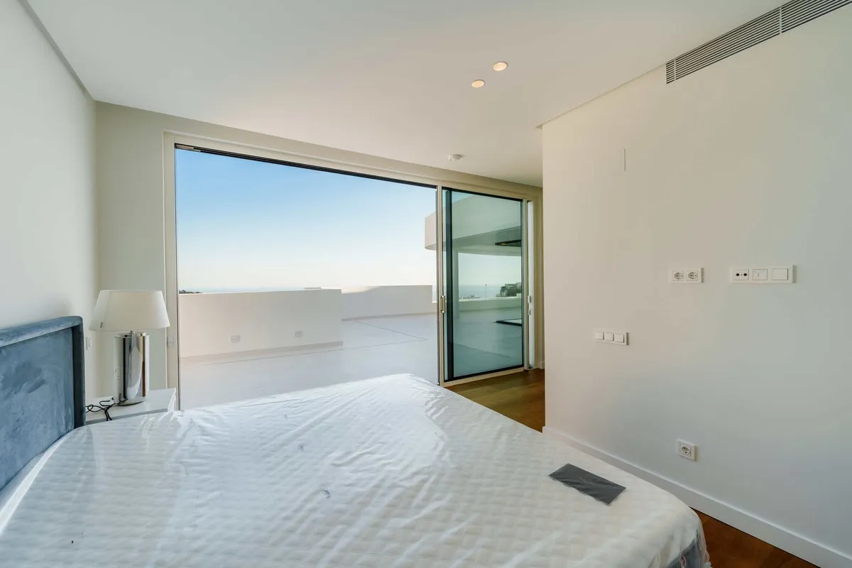 946c9fc9-251f-4838-9077-3599dd6c382b