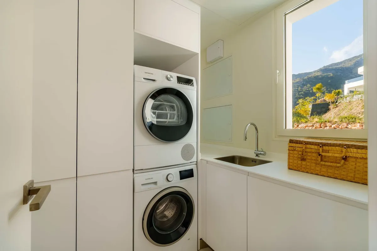 c07184f0-741b-4046-bb75-a5e8550c2ac8