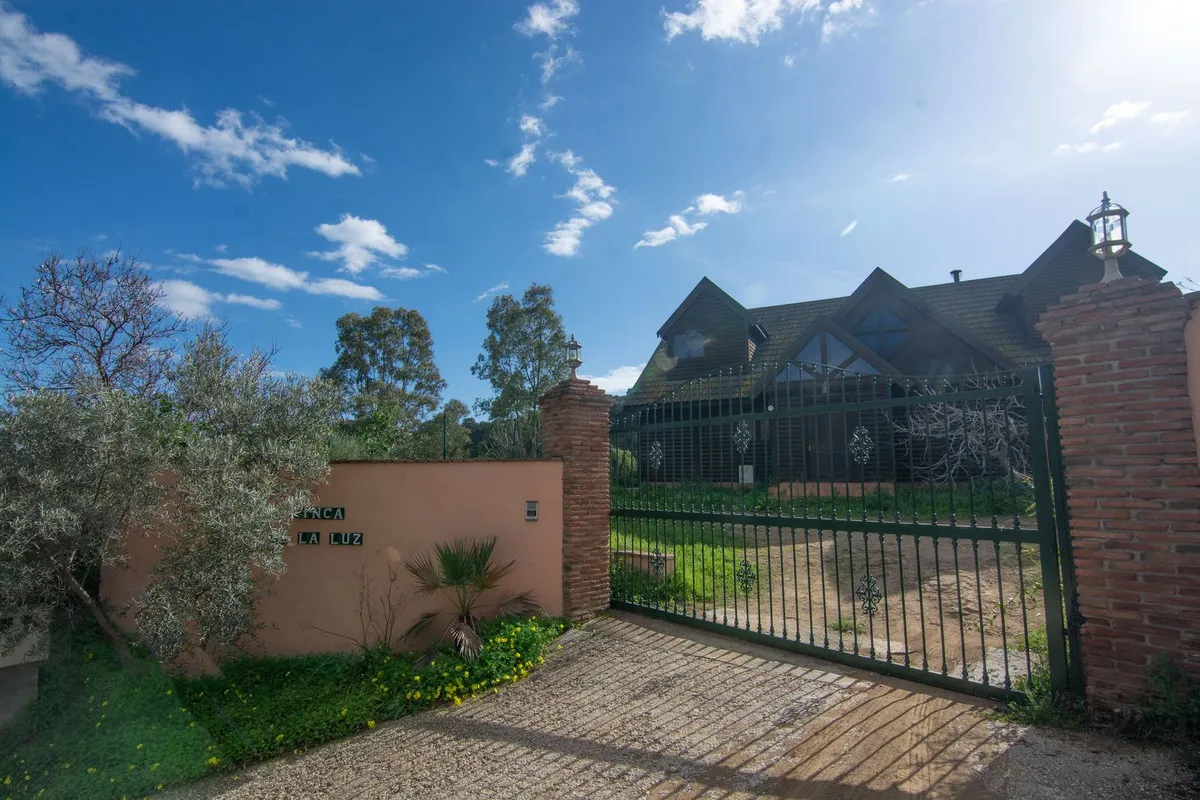 17ad82f9-7d51-4632-83fc-cabb1ec8e27d