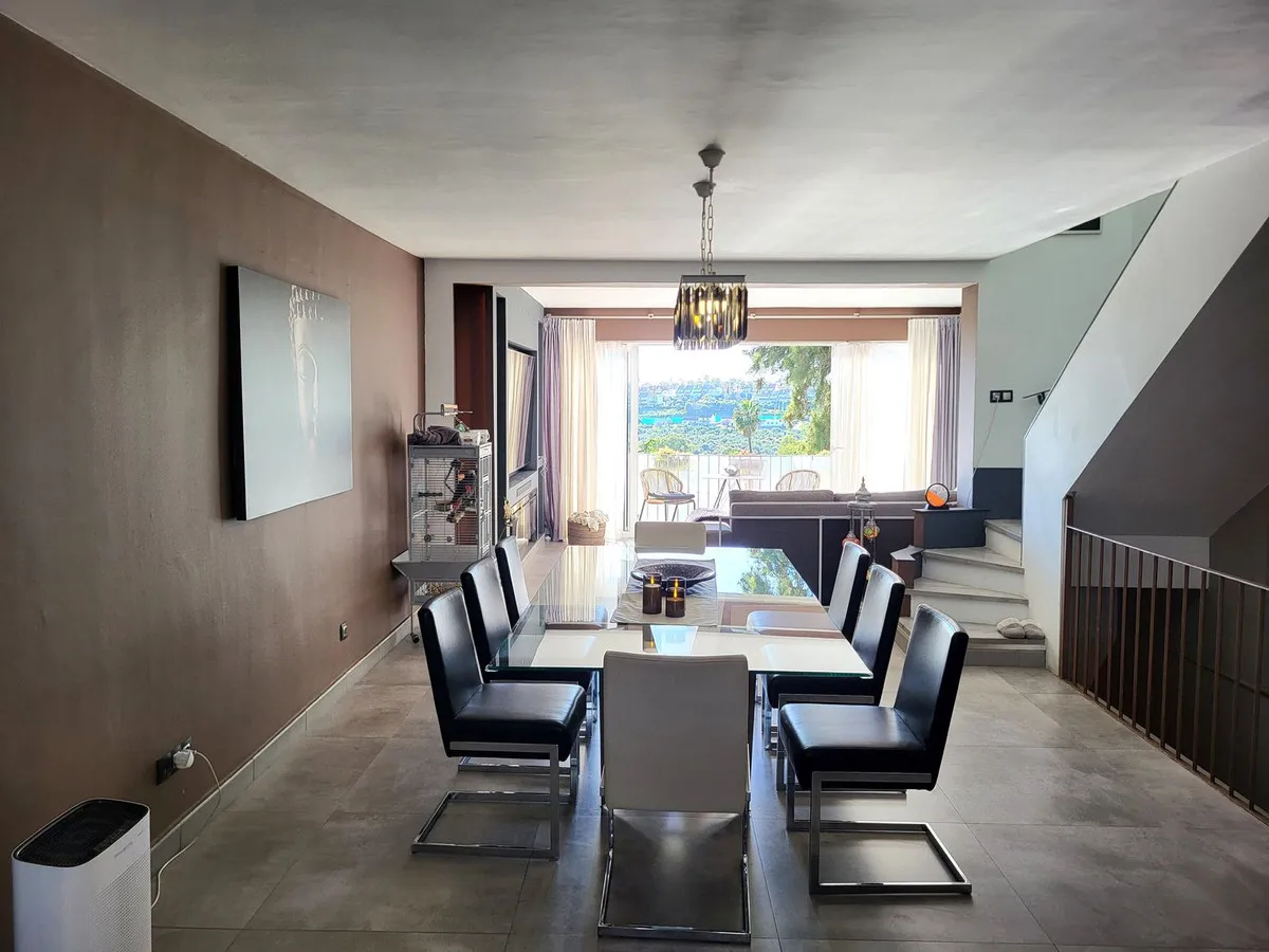 d9c94f0a-ffcc-47d7-b587-95f52d0e3daa