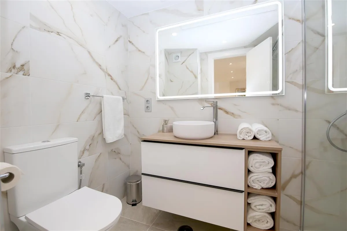 0f92cdd1-50ab-42eb-b2f7-1a23b4b80090