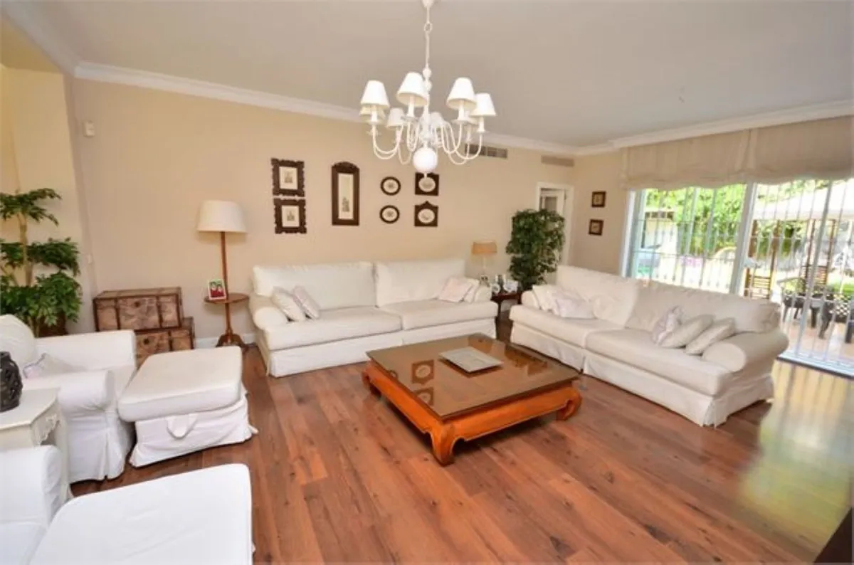 e701cfe8-a092-4156-aeed-422c3b348b6f