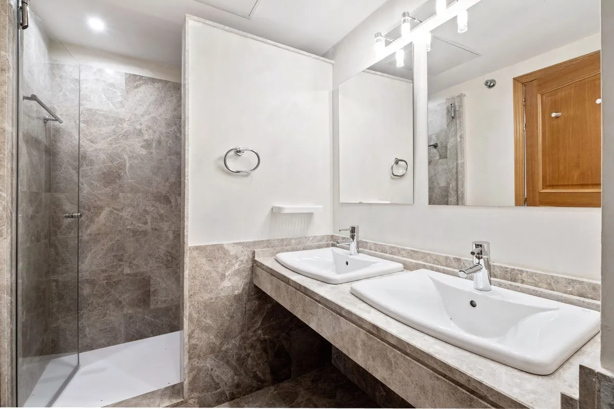 c37e4ae7-69bf-4e07-b243-6e9e1a88813d