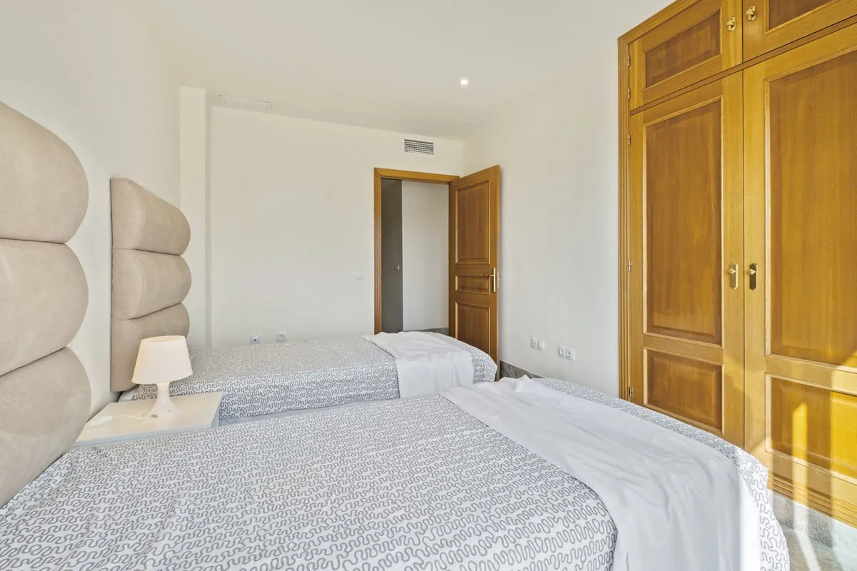 d06b9fdc-97e6-4d57-8eb6-5c77349bd483