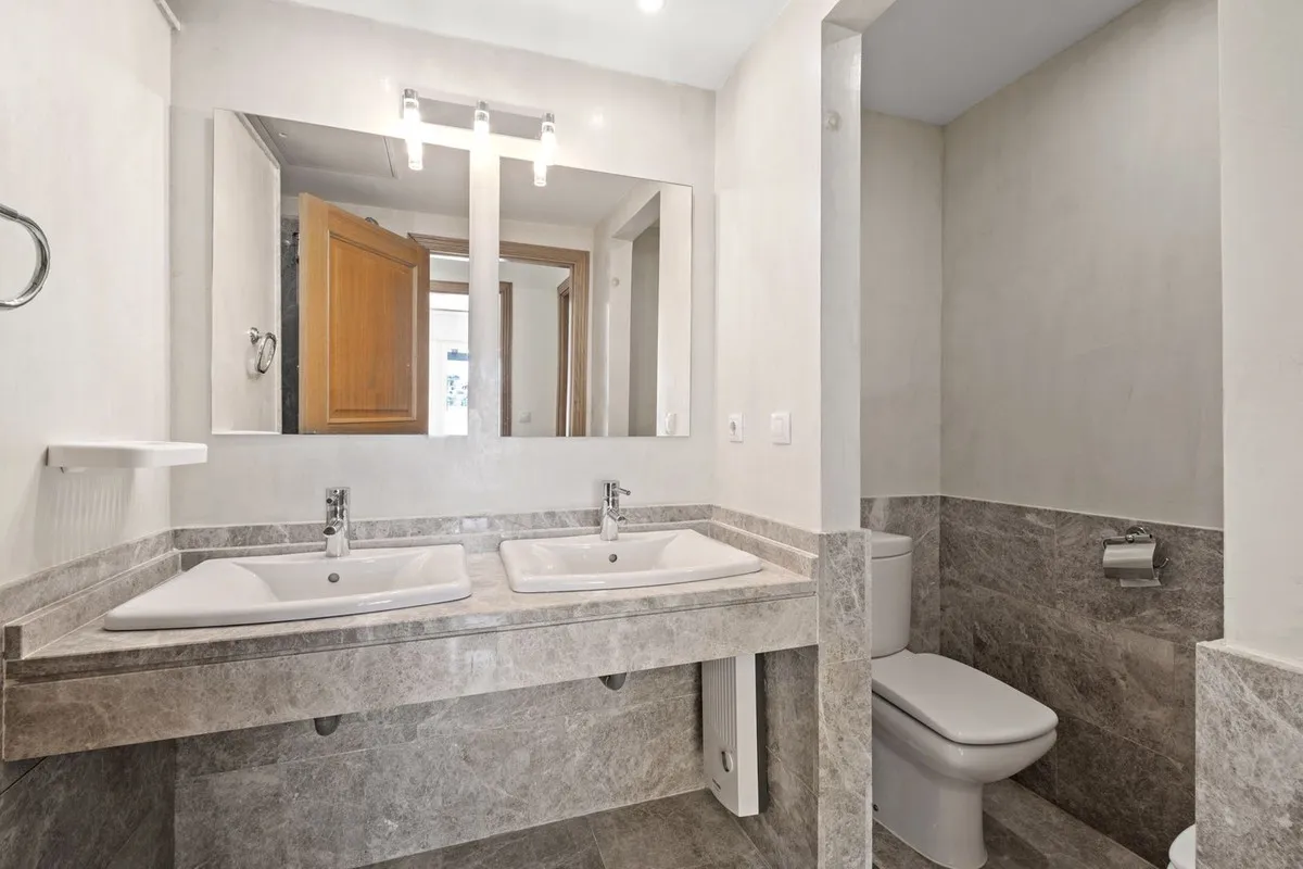 fe5bd8d8-1cc7-442e-b4f5-295bb2b95012