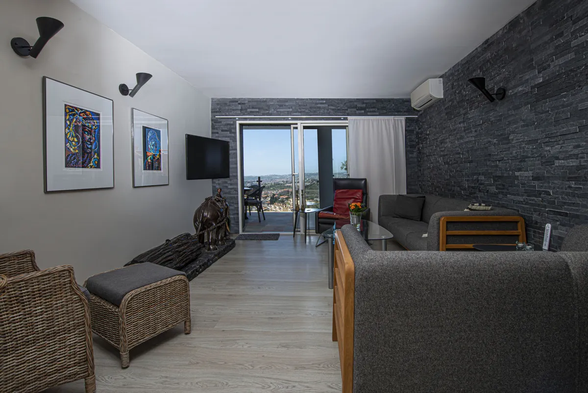 7c1ce90c-11dc-449b-b37c-3ff2d503131b