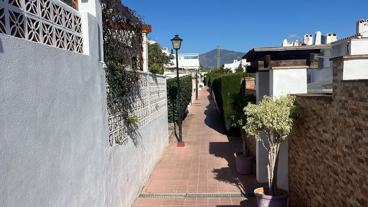 e6fb1c1b-8147-4dd7-acf8-ca477a7b19a8