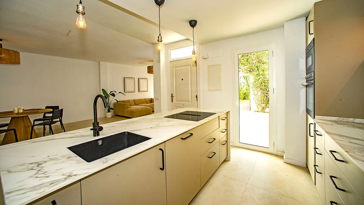 2da56628-813e-4027-ab91-e83582ba3804