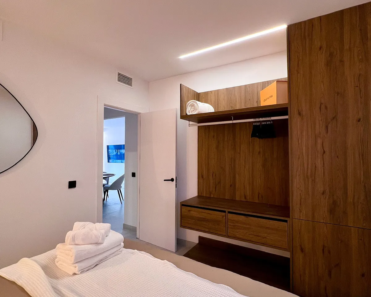 cff48d9b-dbc1-4ee1-8902-1e9f3aaad8b0