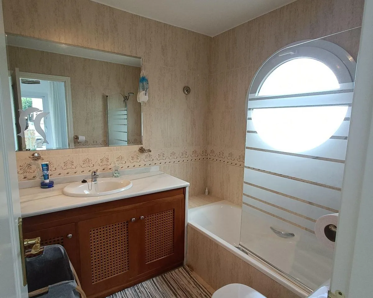 c69ad7a7-3671-4c98-838e-ff9e3fbe2412