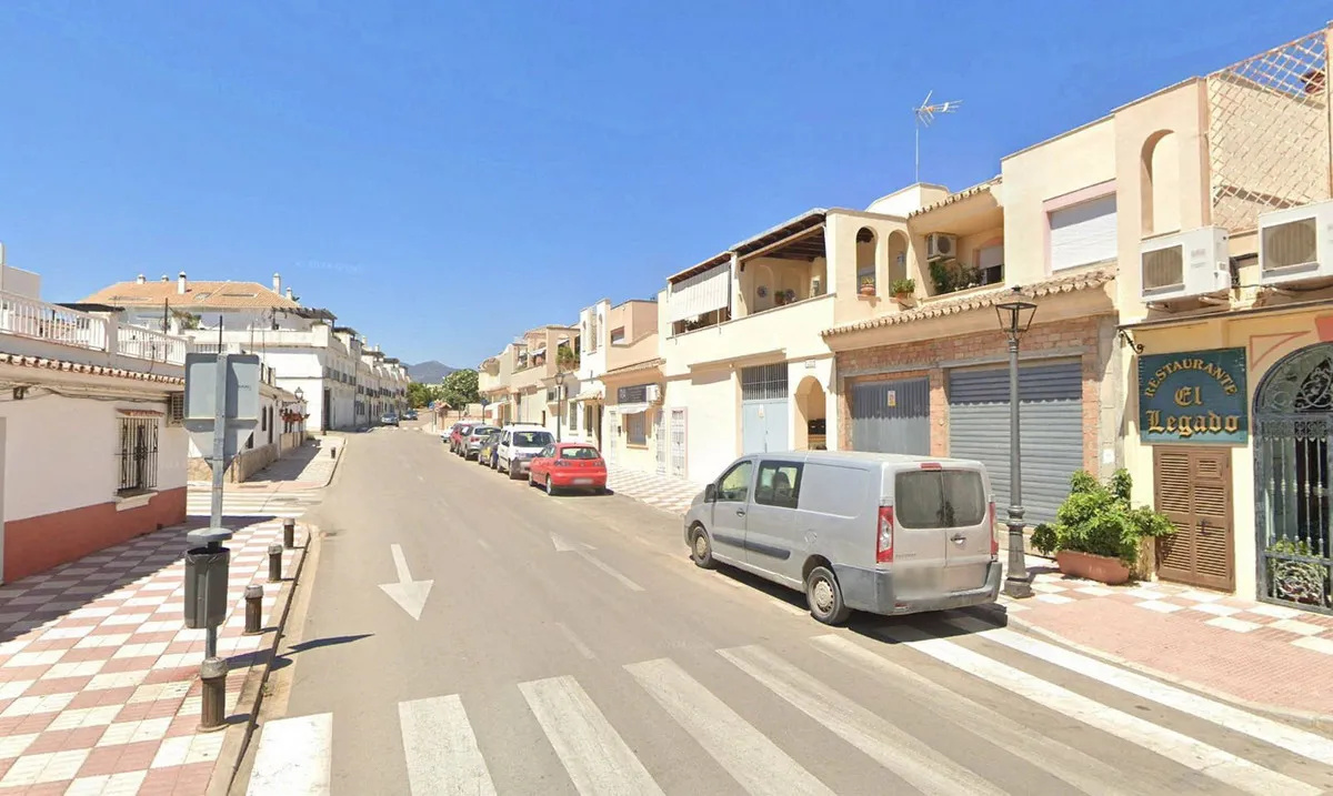 Spacious 3-Bedroom Apartment in Estepona