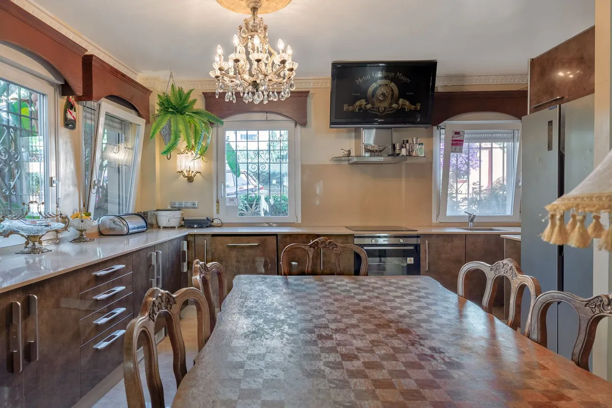 19ea3b77-b980-4253-a99a-7b038fa00a71