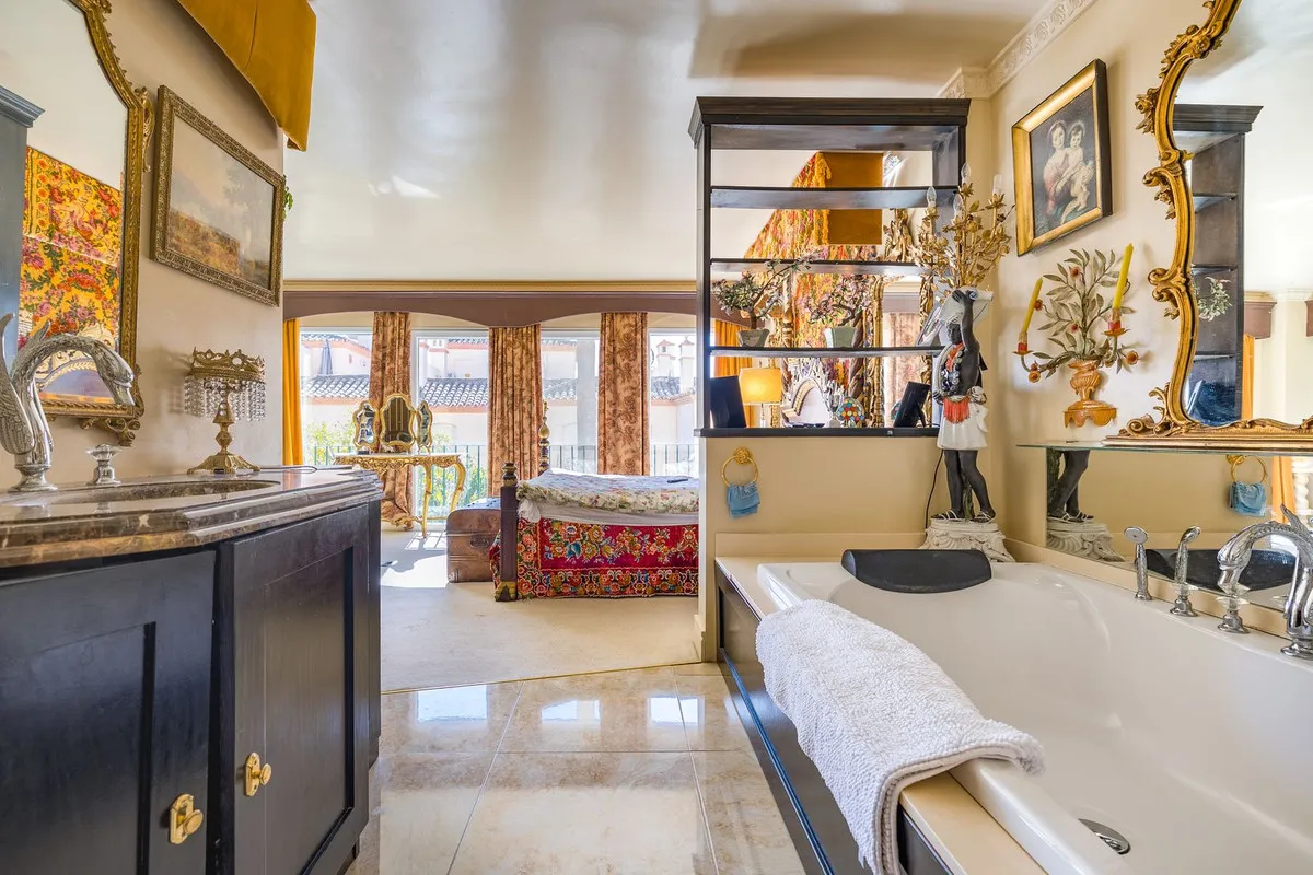 ef8ae02f-d88e-4118-a444-b5f44c99f60a