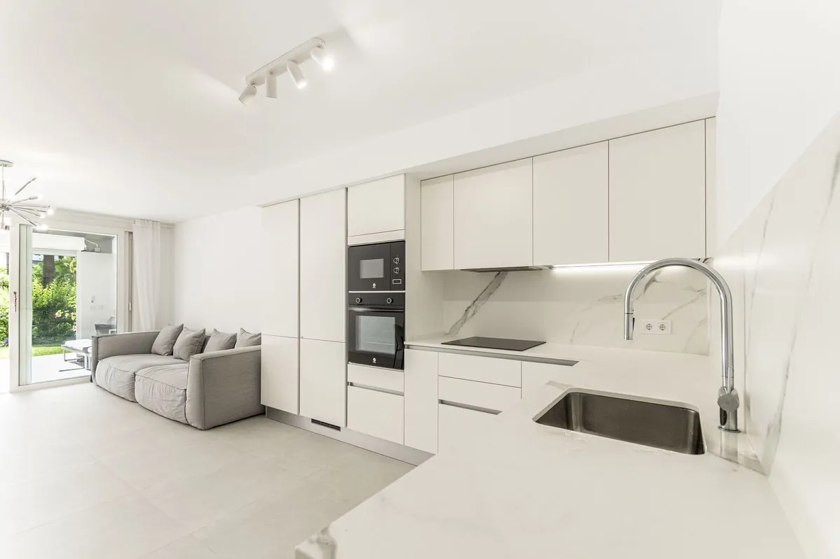 102c6f94-3197-40ba-888a-c4e80a51f9d9