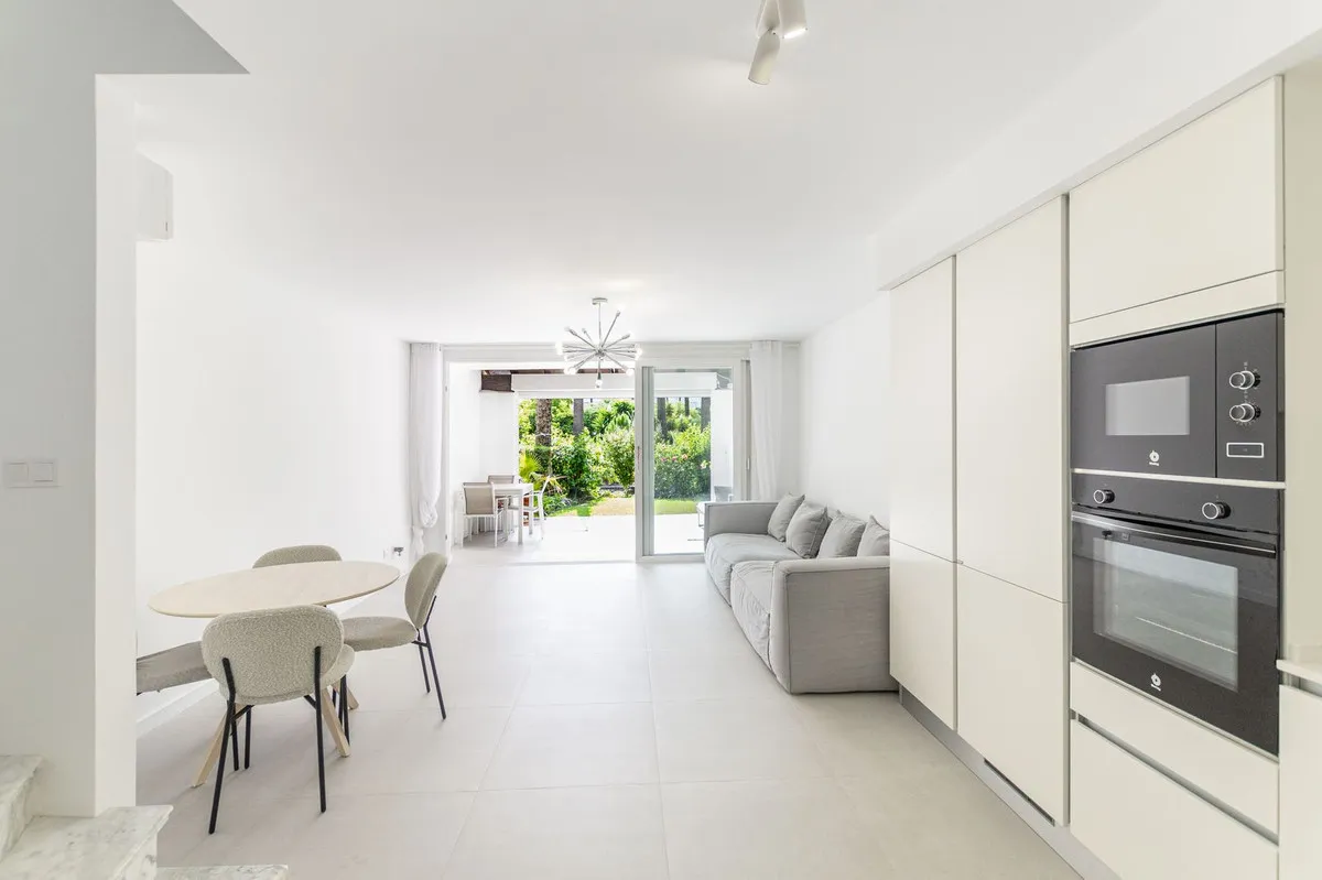 343682ee-d2c1-4c44-a718-06a41c5a8a26