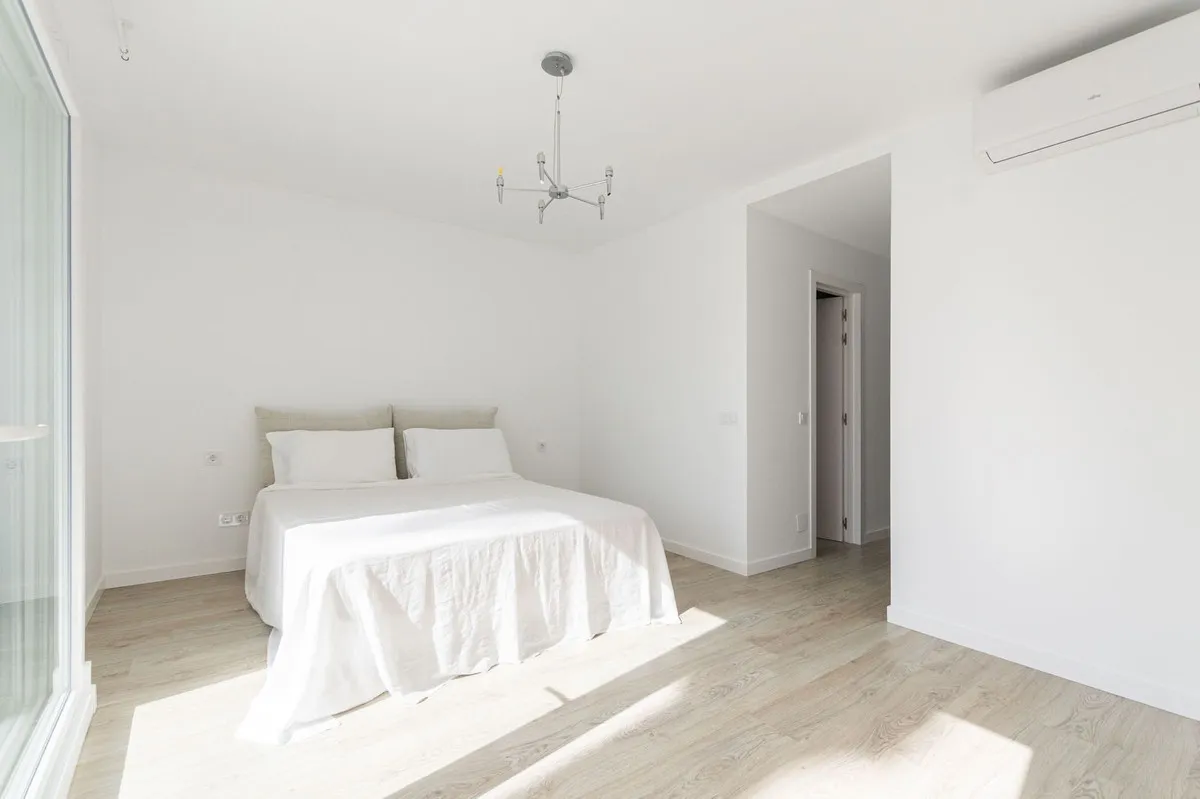 e0bb1d54-b4e8-4738-aea1-7afa4b41ea52