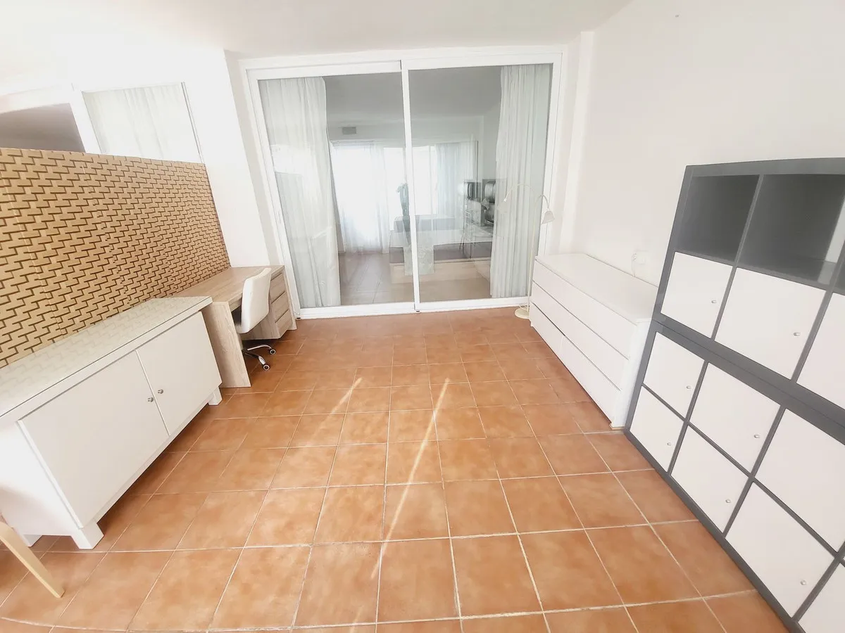 e2a28256-c361-46b2-b742-12808dc9d5f1