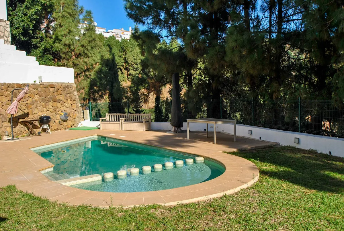 ca7cd2c2-5918-47d2-8126-274876d3aba6