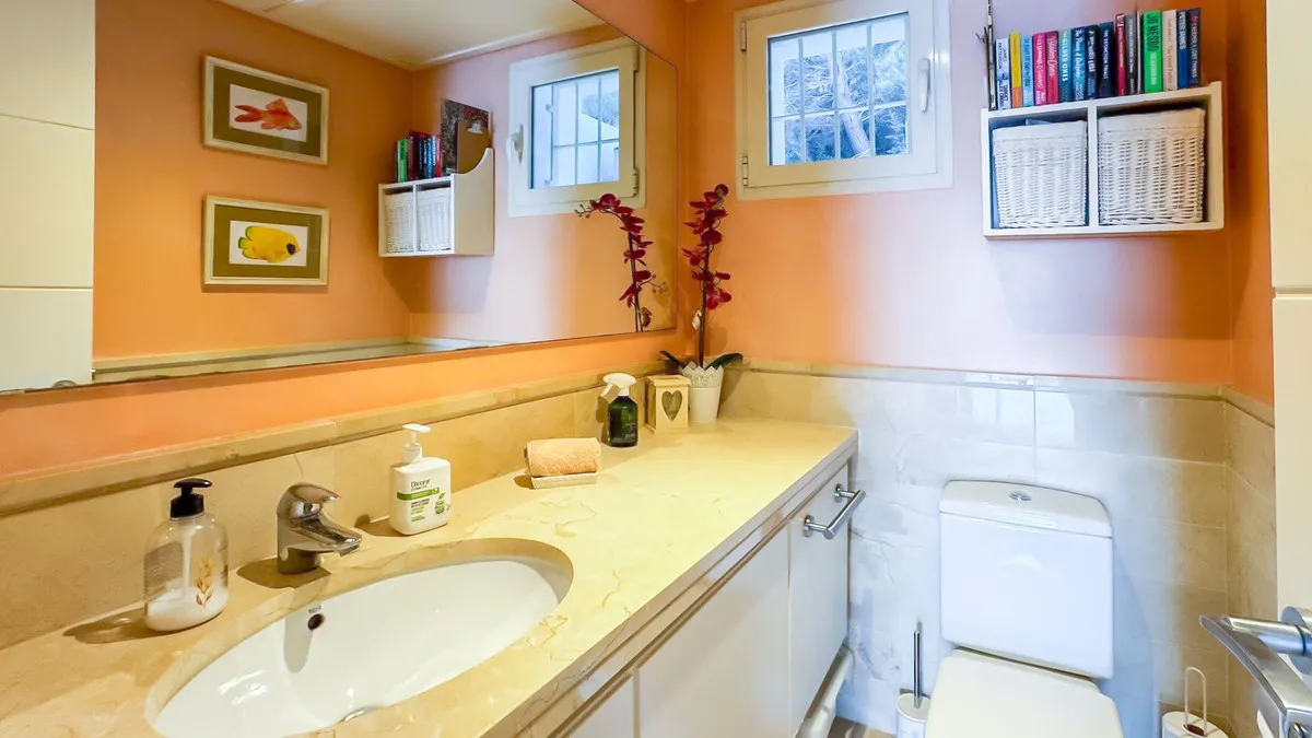 984b0e72-bc3f-40f4-a43e-02be27a000c8