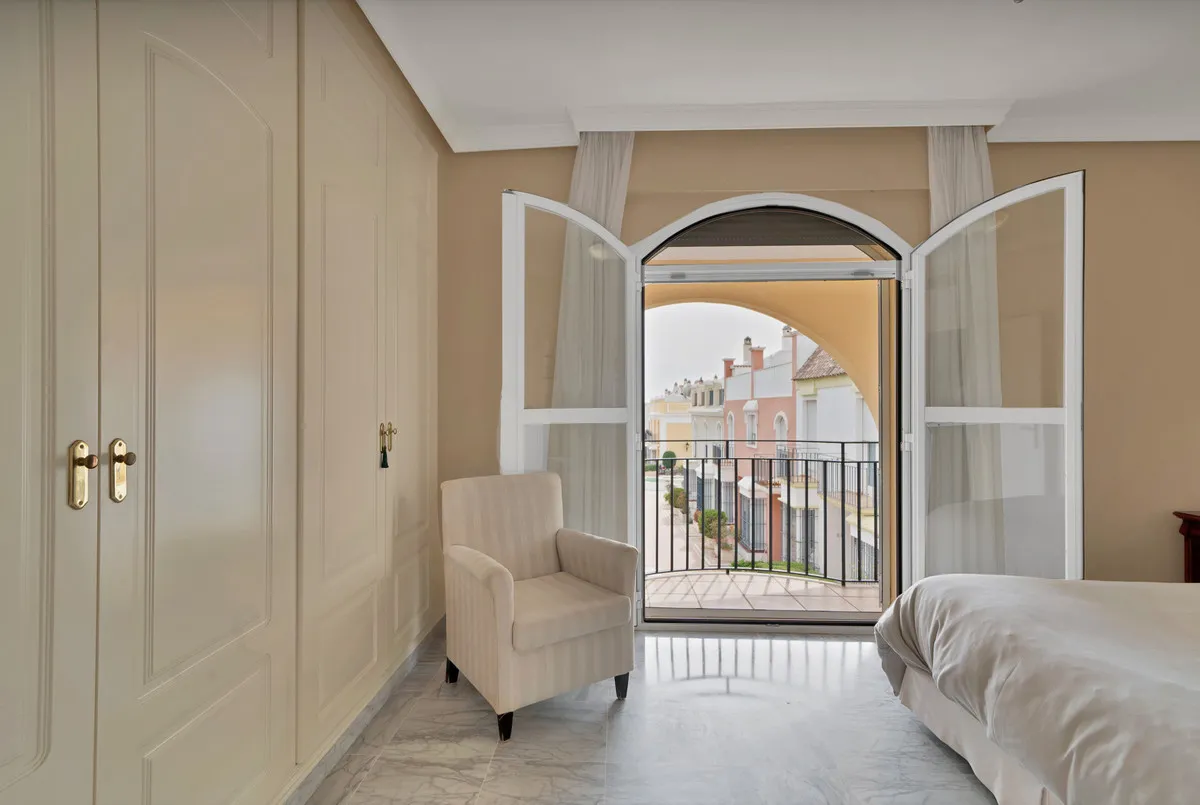 2208ef0b-95a1-4a77-9fe8-9b88c61b5e6b