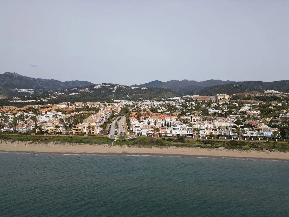 c16dfb75-f5a3-4c43-b519-53c183376302