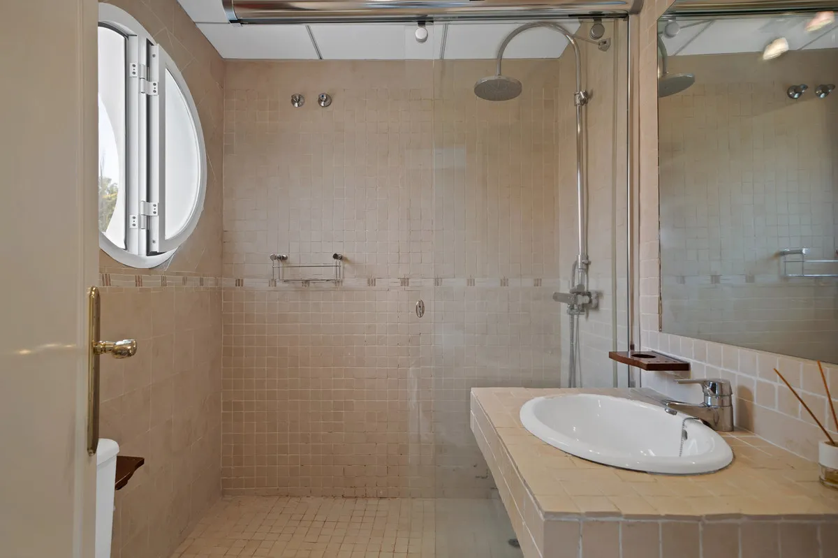 e7e9891c-d72f-4391-9ddd-403540f2c8b6