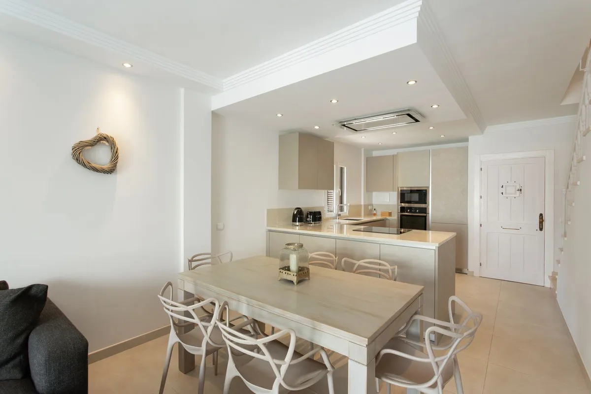 01ce3c1b-d2a5-40de-aa75-91e36c0eafbb