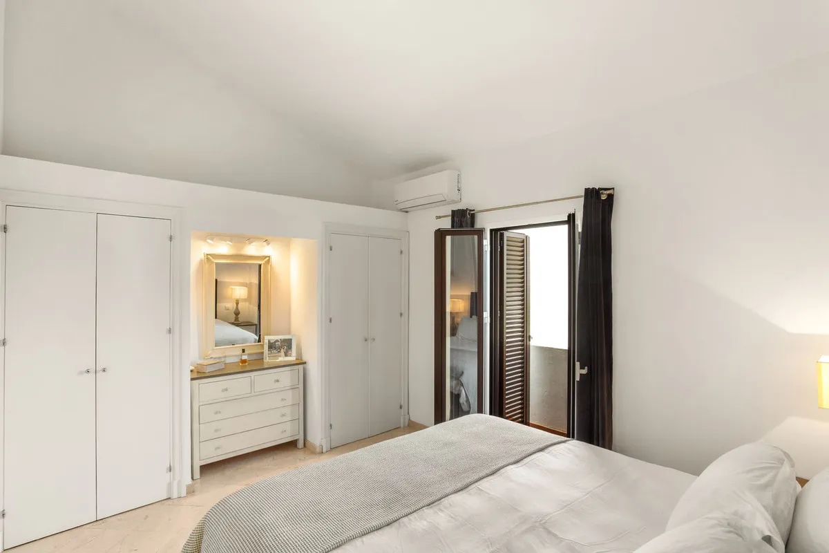 6bc0e7b2-6e34-4a0b-937e-d21b64cc3e07