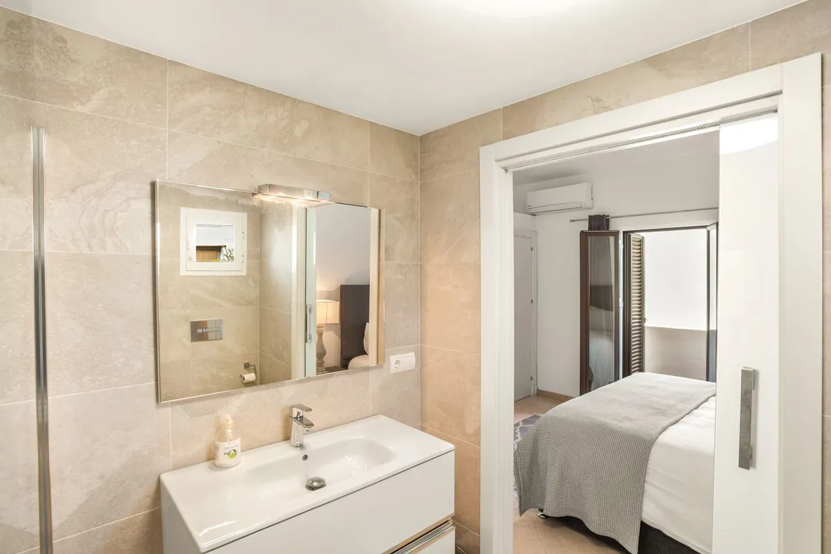 8c2ca297-15db-4f03-bae0-66e6a8f790cb