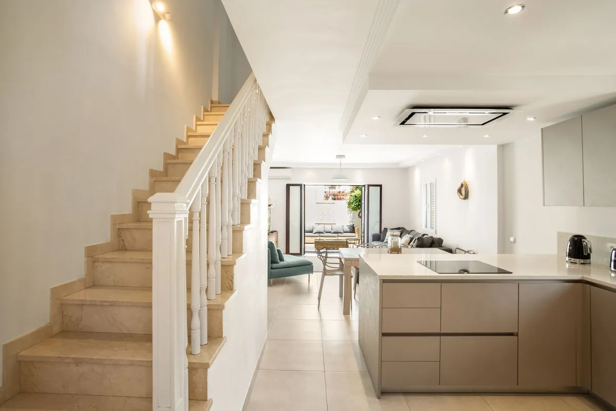 a426a805-e077-4104-a4ee-27e91211162d