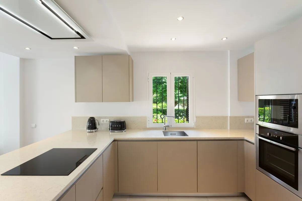 bb98b64c-4dbe-4dad-b89c-1d7af8bb7a06