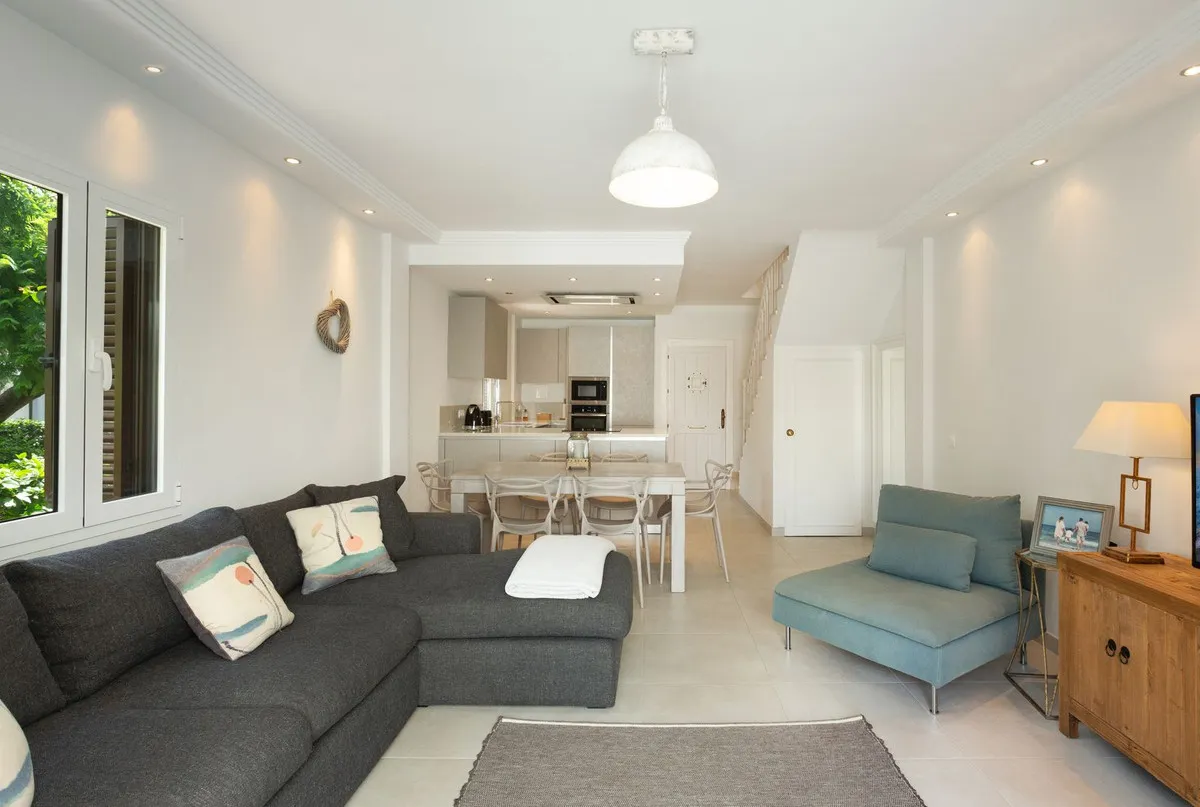 e258a2d5-95ca-4a48-989a-e95da258aa44