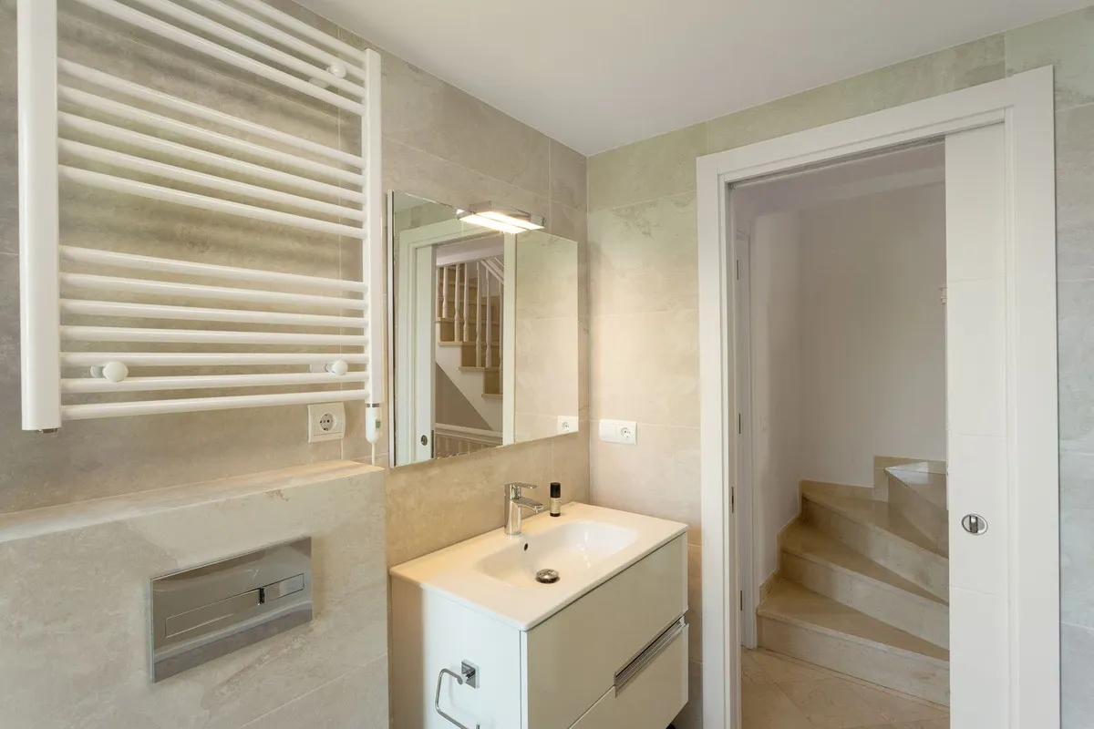 f3a9e449-0a25-477c-acae-75a9b74b65ad