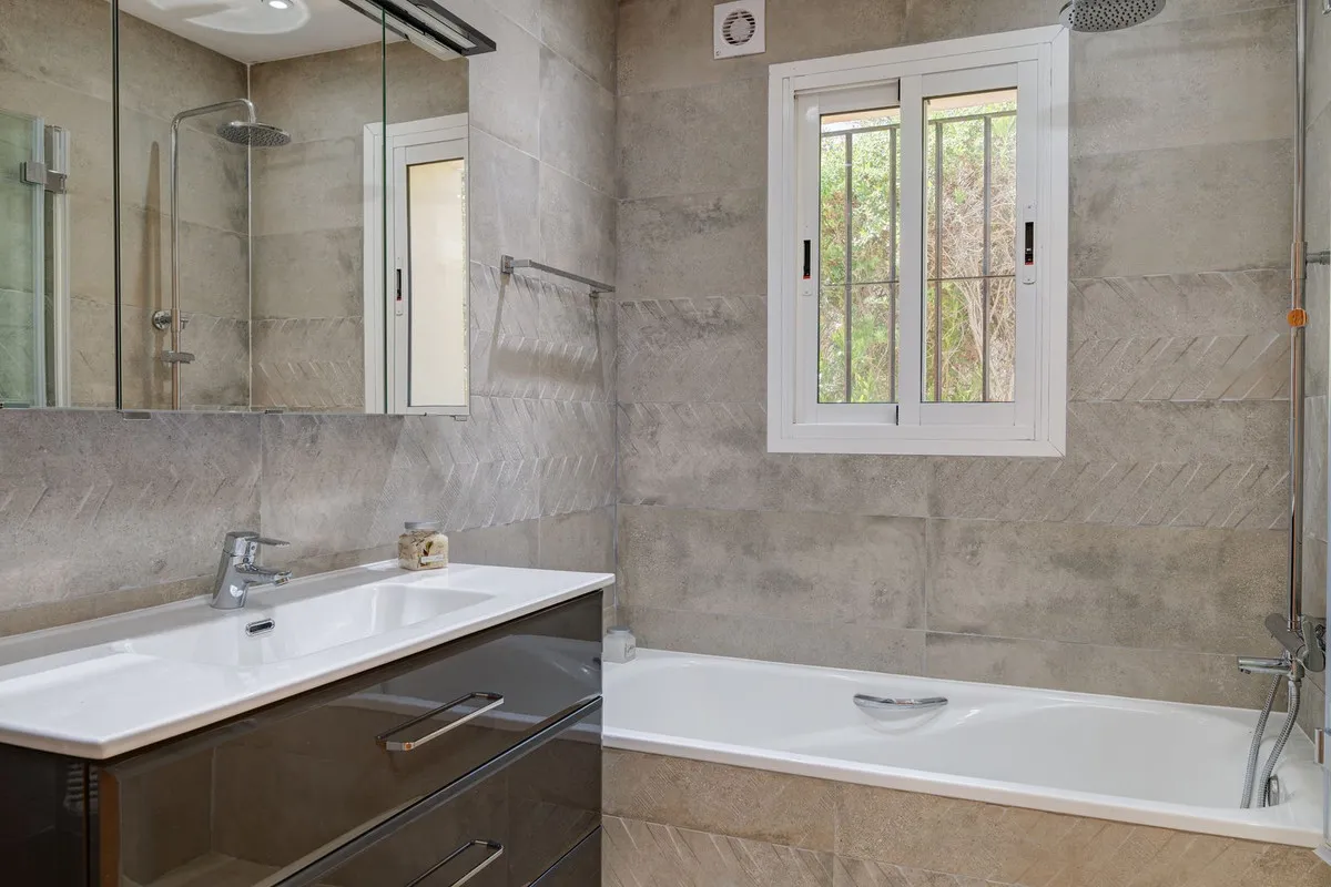 52d0721d-93ac-46f3-94e0-1d36a633d4b0