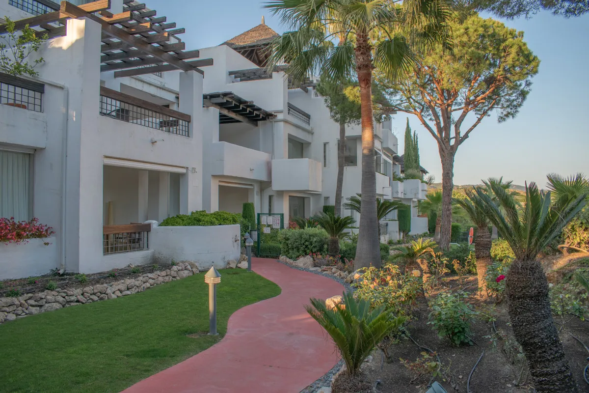 9049e037-c563-48e0-ae04-a709910e07c3