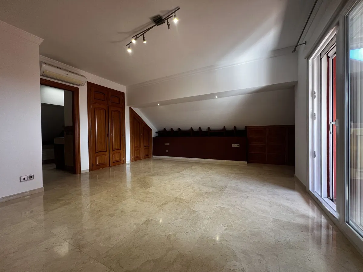 03fb77aa-47a4-4c44-86ce-357971586914