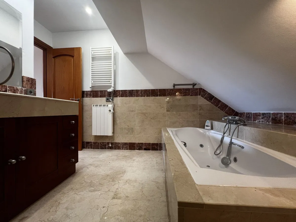 6d56527e-25b1-4c49-885e-e68eaebe3a2f