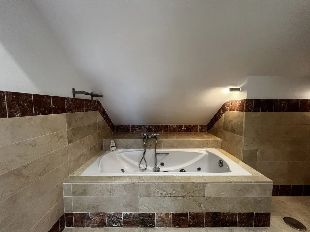 83c561e0-75fb-4dec-9f8f-ceda51c49192